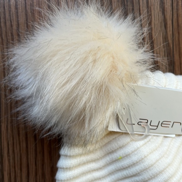 Women’s Teddy-Lined Pom Beanie one size - Picture 2 of 7